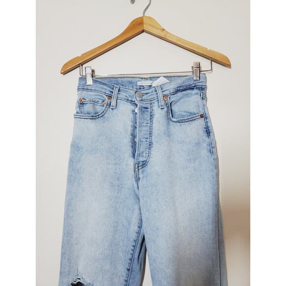 Levi’s Women’s 27 Jeans RIBCAGE STRAIGHT High Rise Light Wash Distressed - Picture 2 of 8